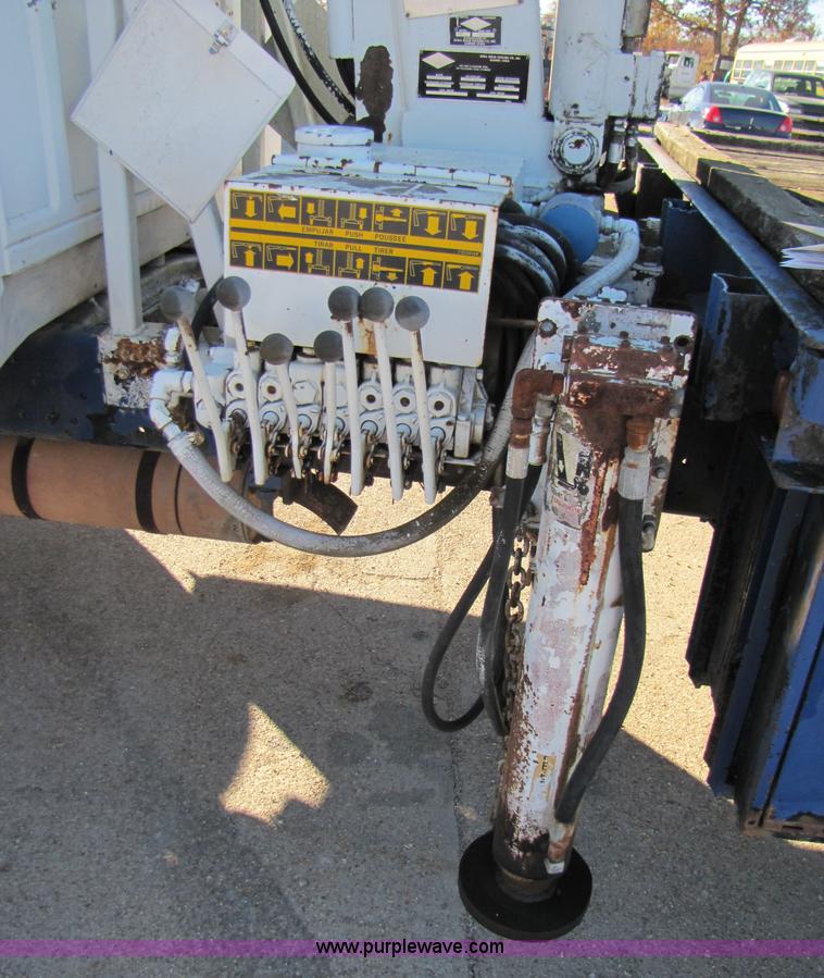 image for item 3570 1990 Ford F700 boom truck