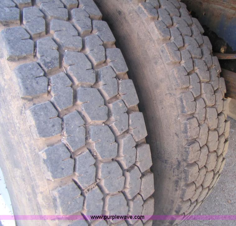 image for item 3570 1990 Ford F700 boom truck