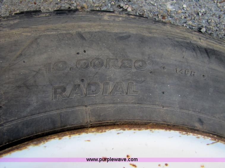 image for item 3570 1990 Ford F700 boom truck