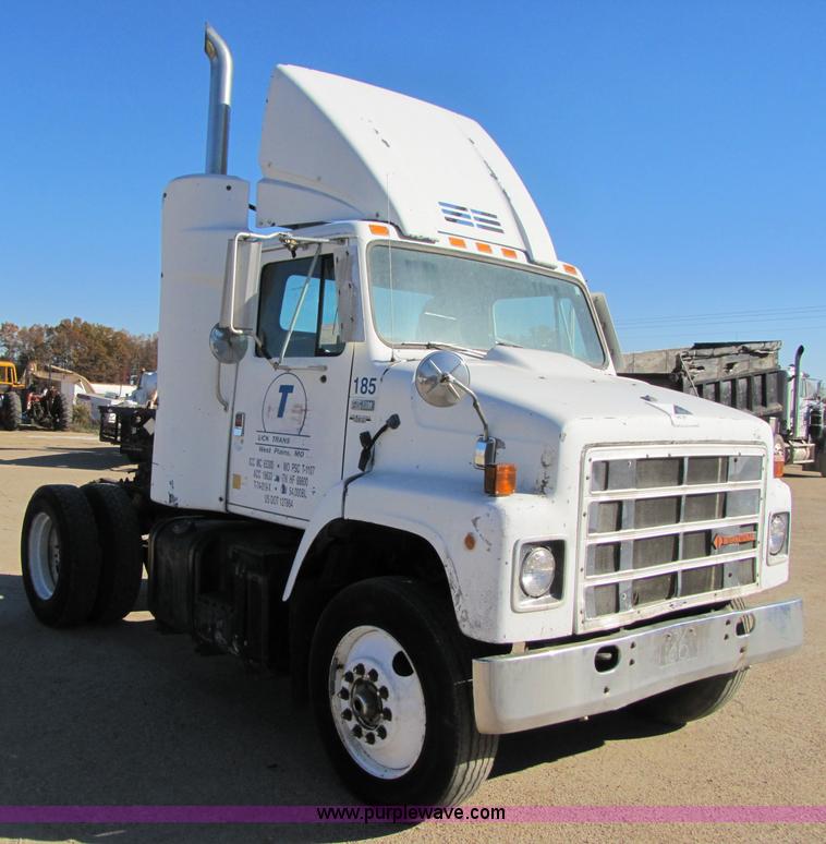 image for item 3571 1986 International 2375 semi truck
