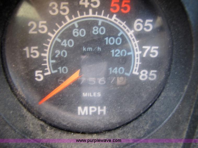 image for item 3571 1986 International 2375 semi truck