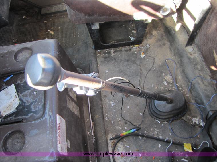 image for item 3571 1986 International 2375 semi truck