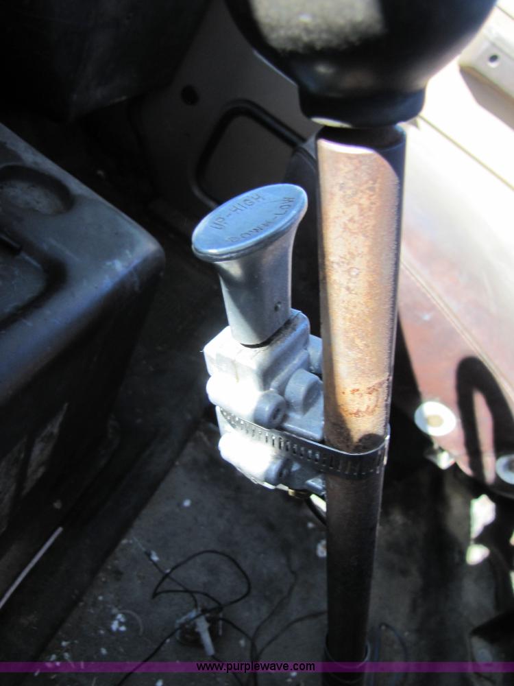 image for item 3571 1986 International 2375 semi truck