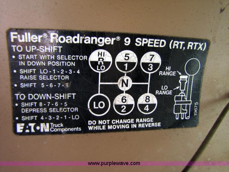 image for item 3571 1986 International 2375 semi truck