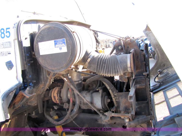 image for item 3571 1986 International 2375 semi truck