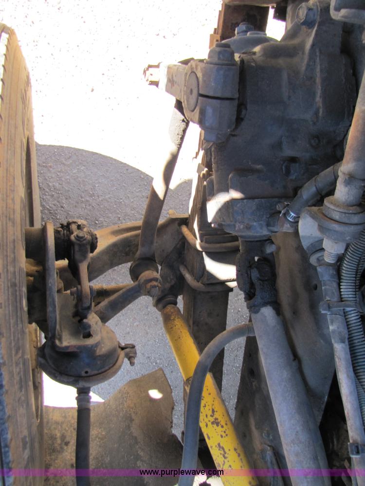 image for item 3571 1986 International 2375 semi truck