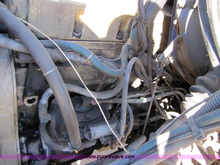 image for item 3571 1986 International 2375 semi truck