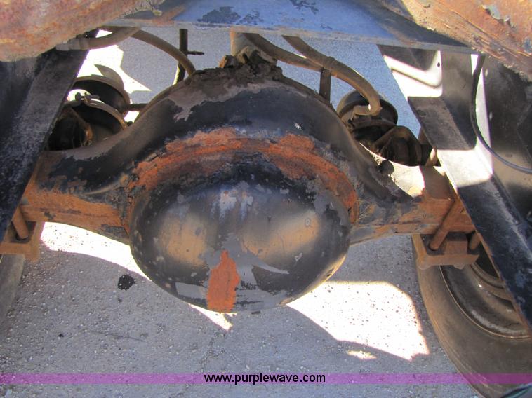 image for item 3571 1986 International 2375 semi truck