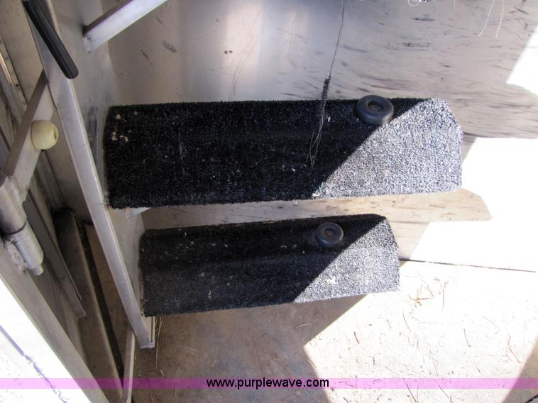 image for item 3580 1991 Sundowner 36' aluminum horse trailer