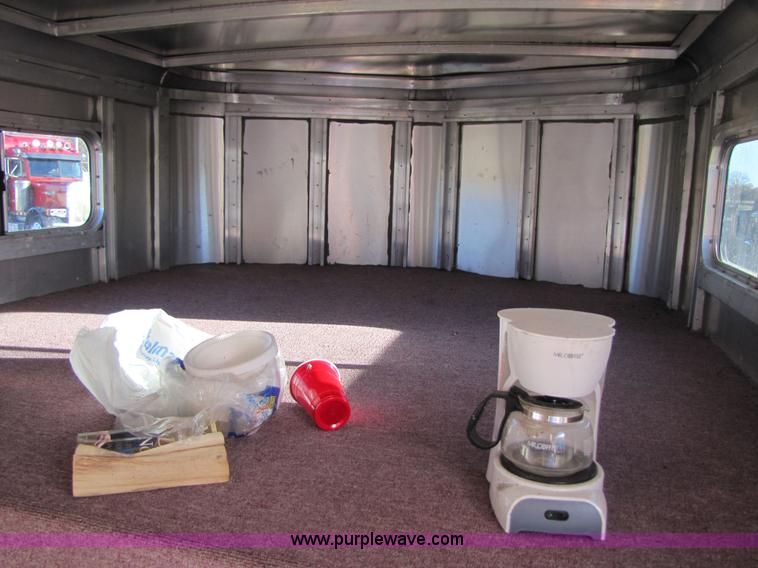 image for item 3580 1991 Sundowner 36' aluminum horse trailer