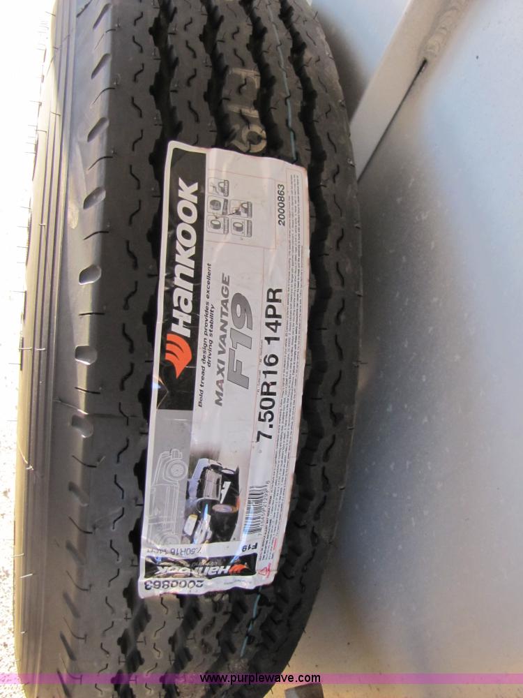 image for item 3580 1991 Sundowner 36' aluminum horse trailer