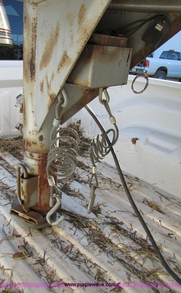 image for item 3580 1991 Sundowner 36' aluminum horse trailer