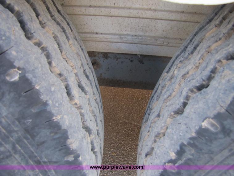 image for item 3580 1991 Sundowner 36' aluminum horse trailer