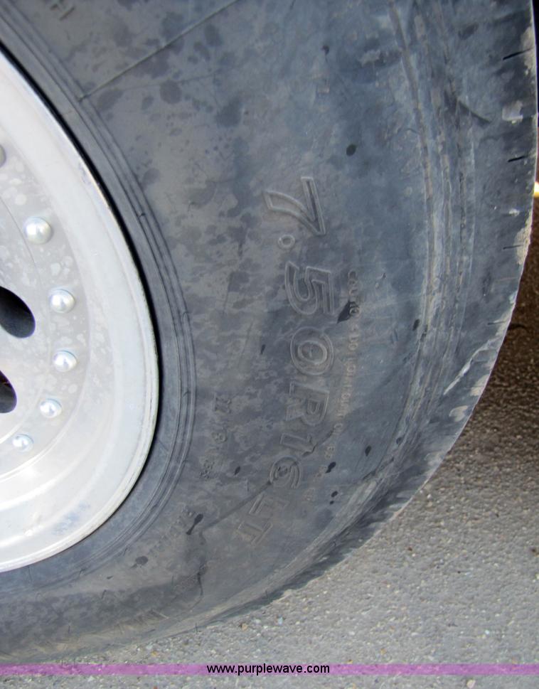 image for item 3580 1991 Sundowner 36' aluminum horse trailer