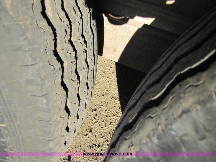 image for item 3580 1991 Sundowner 36' aluminum horse trailer