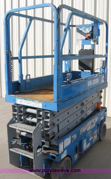 image for item 3763 2006 Genie GS-1930 electric scissor lift