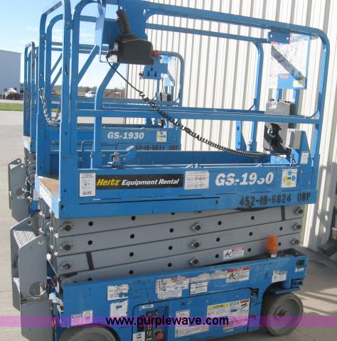 image for item 3764 2006 Genie GS-1930 electric scissor lift