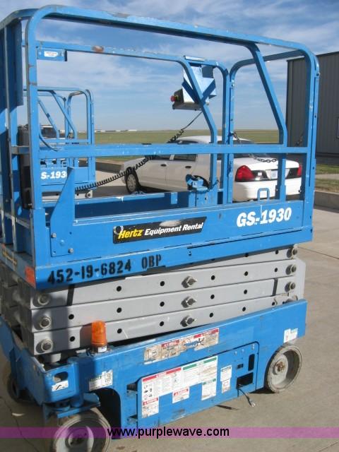 image for item 3764 2006 Genie GS-1930 electric scissor lift