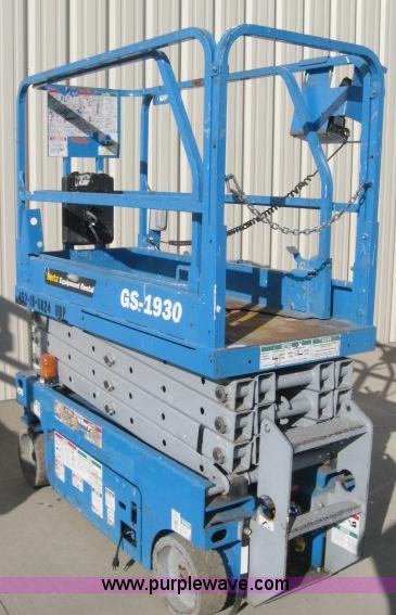 image for item 3764 2006 Genie GS-1930 electric scissor lift