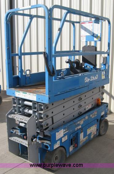 image for item 3766 2006 Genie GS-1930 electric scissor lift