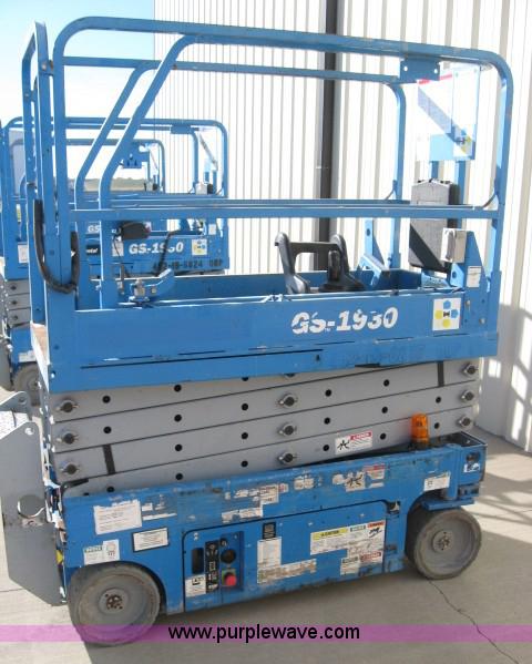 image for item 3766 2006 Genie GS-1930 electric scissor lift