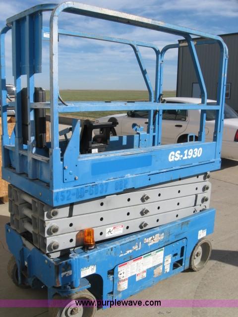 image for item 3766 2006 Genie GS-1930 electric scissor lift