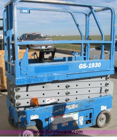 image for item 3766 2006 Genie GS-1930 electric scissor lift
