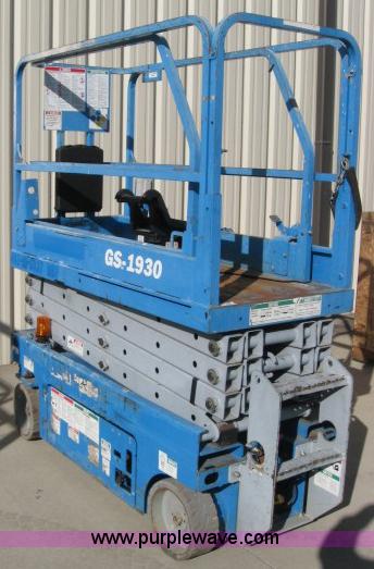 image for item 3766 2006 Genie GS-1930 electric scissor lift