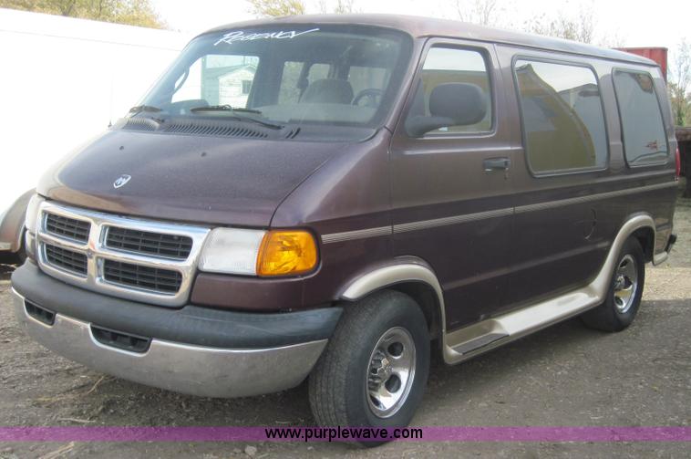 image for item 4323 2001 Dodge Ram Van B1500