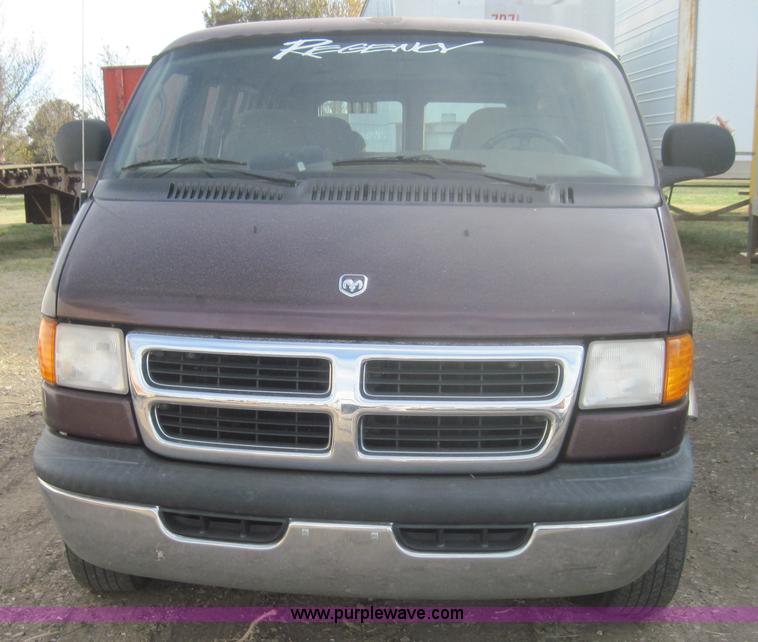 image for item 4323 2001 Dodge Ram Van B1500