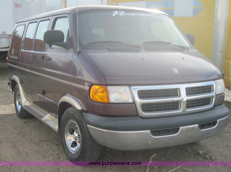 image for item 4323 2001 Dodge Ram Van B1500