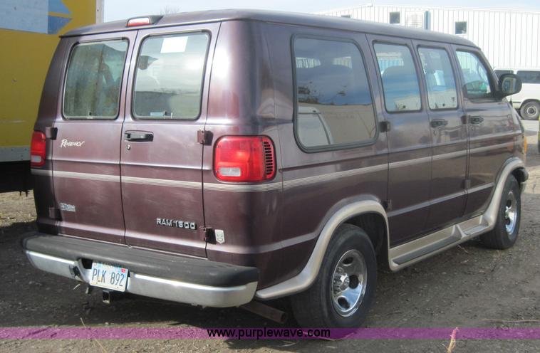 image for item 4323 2001 Dodge Ram Van B1500