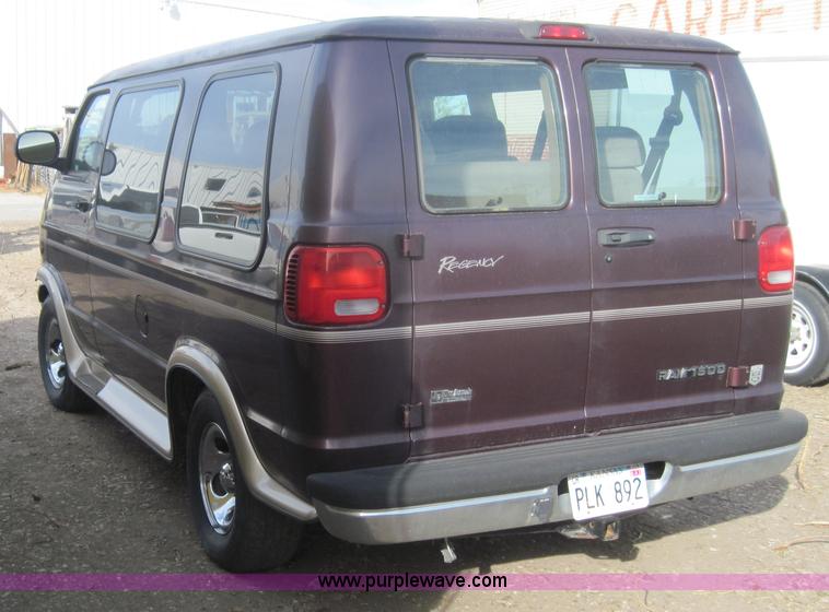 image for item 4323 2001 Dodge Ram Van B1500