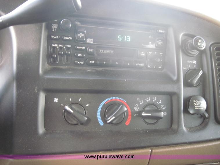 image for item 4323 2001 Dodge Ram Van B1500