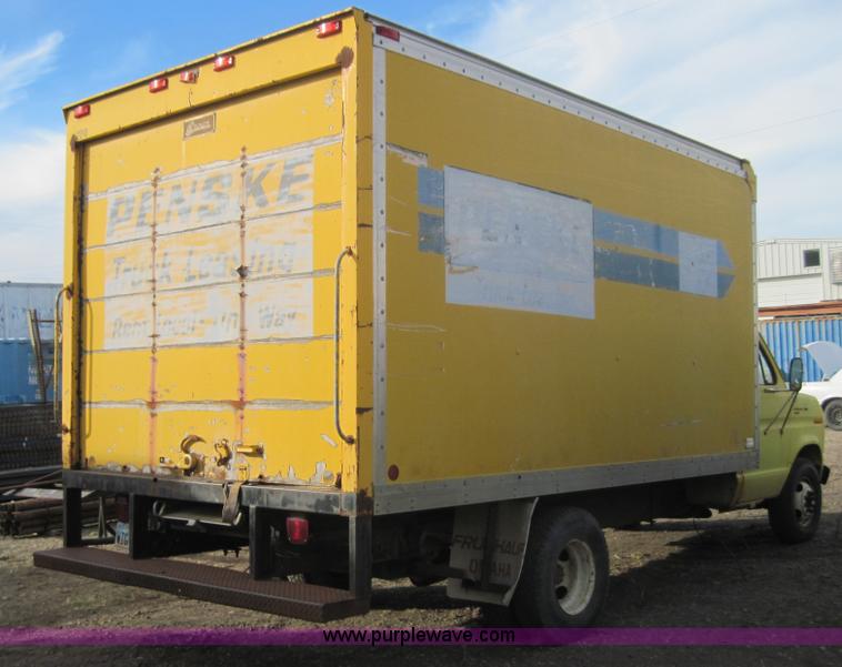 image for item 4324 1990 Ford Econoline E350