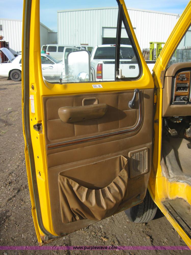 image for item 4324 1990 Ford Econoline E350