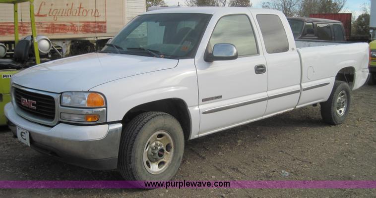 image for item 4325 1999 GMC Sierra C2500 SLE extended cab pickup truck
