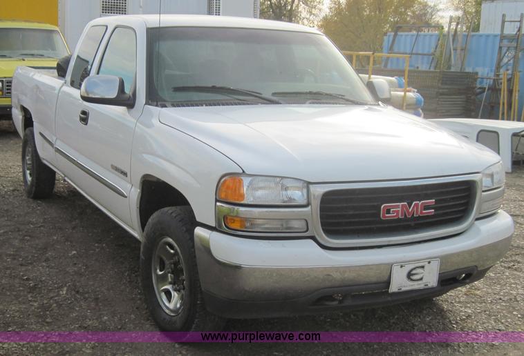 image for item 4325 1999 GMC Sierra C2500 SLE extended cab pickup truck