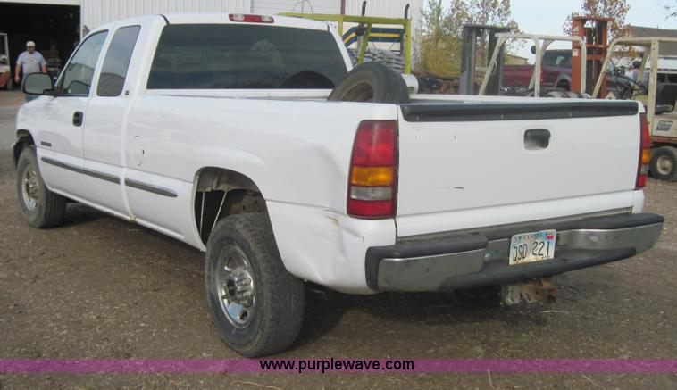 image for item 4325 1999 GMC Sierra C2500 SLE extended cab pickup truck