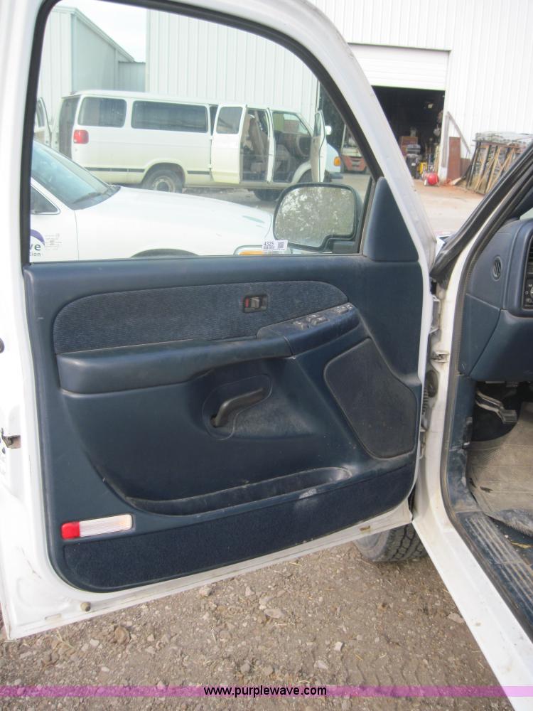 image for item 4325 1999 GMC Sierra C2500 SLE extended cab pickup truck