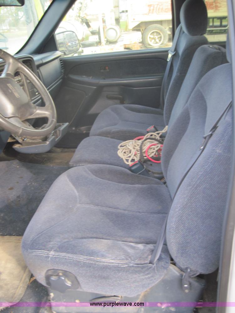 image for item 4325 1999 GMC Sierra C2500 SLE extended cab pickup truck