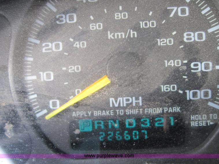 image for item 4325 1999 GMC Sierra C2500 SLE extended cab pickup truck