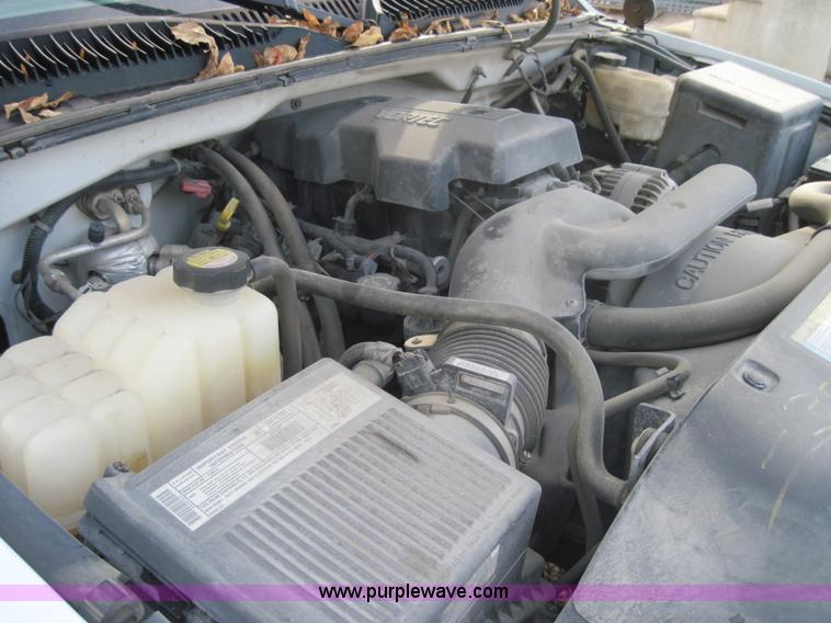 image for item 4325 1999 GMC Sierra C2500 SLE extended cab pickup truck