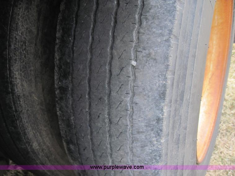 image for item 4328 1985 Fruehauf 48' trailer