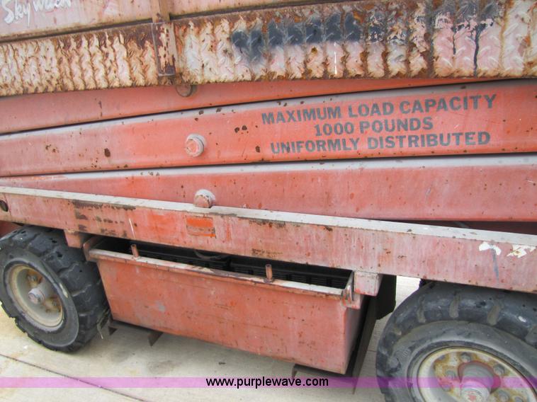 image for item 5200 Skywitch S10 614SP electric scissor lift