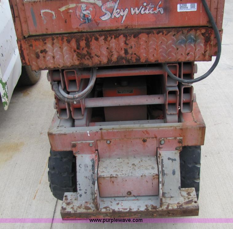 image for item 5200 Skywitch S10 614SP electric scissor lift