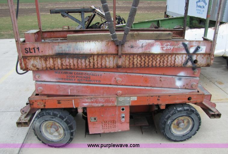 image for item 5200 Skywitch S10 614SP electric scissor lift