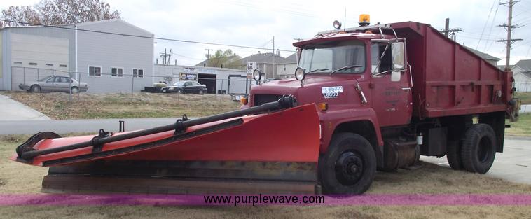 image for item 5557 1989 Ford LN8000 dump truck