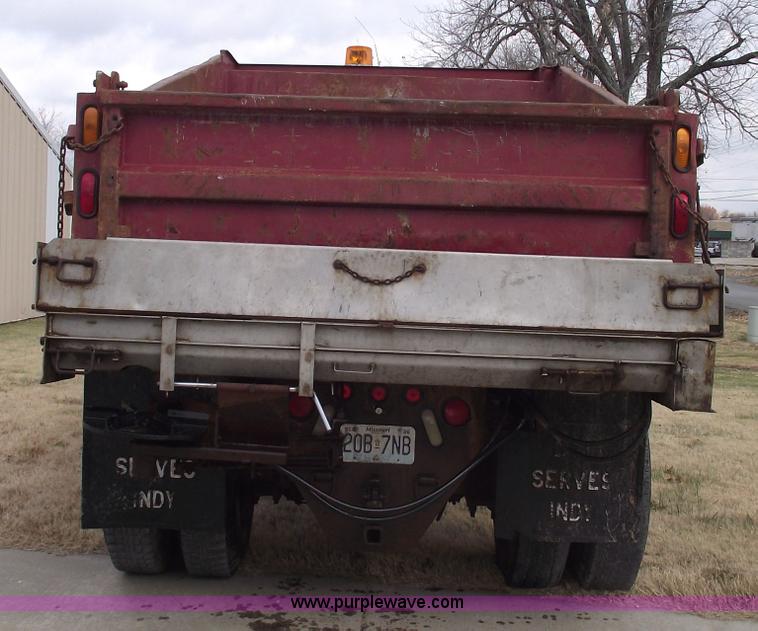 image for item 5557 1989 Ford LN8000 dump truck