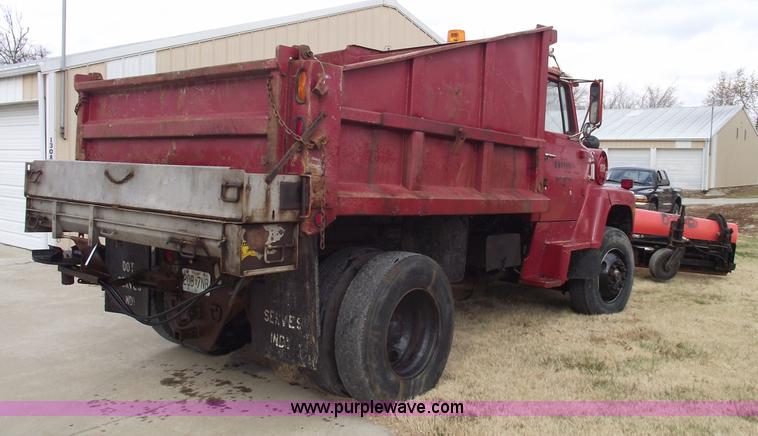 image for item 5557 1989 Ford LN8000 dump truck